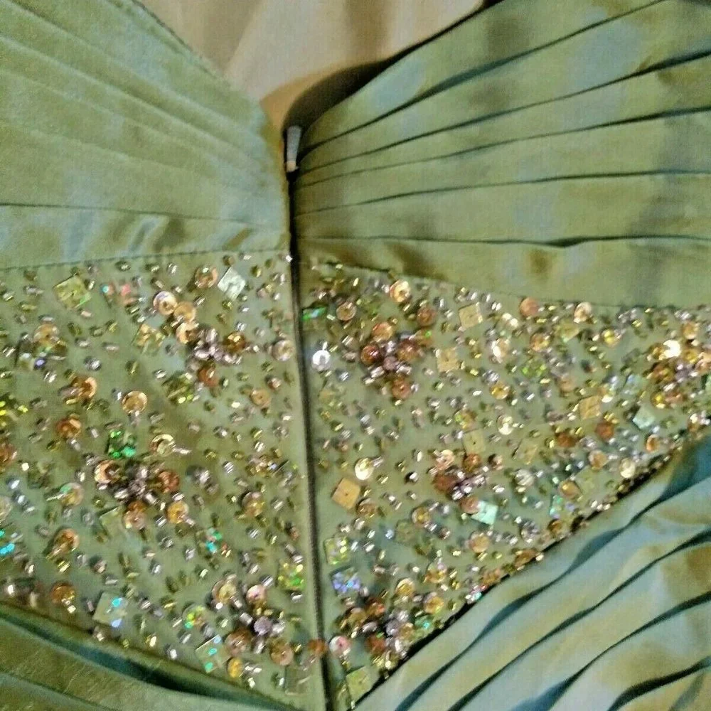 Tiffany Designs Christmas dress Embellished - Picture 10 of 12